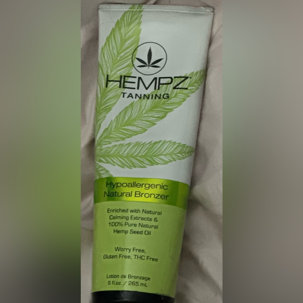 Hempz Tanning Hypoallergenic Natural Bronzer - Green and White
